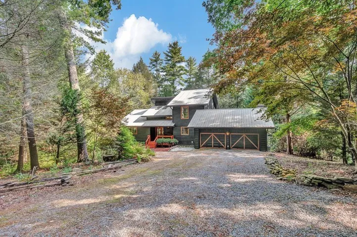 450 Flat Creek Circle, Blue Ridge, Georgia 30513