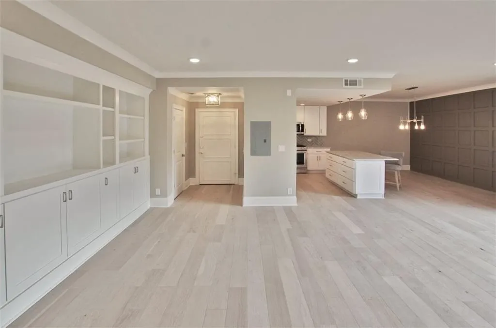 2632 Peachtree Road Nw Unit B203, Atlanta, Georgia 30305, 3 Bedrooms Bedrooms, ,2 BathroomsBathrooms,Residential,Sold,2632 Peachtree Road Nw Unit B203,5948002