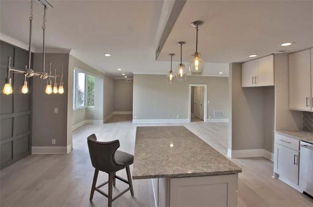 2632 Peachtree Road Nw Unit B203, Atlanta, Georgia 30305, 3 Bedrooms Bedrooms, ,2 BathroomsBathrooms,Residential,Sold,2632 Peachtree Road Nw Unit B203,5948002