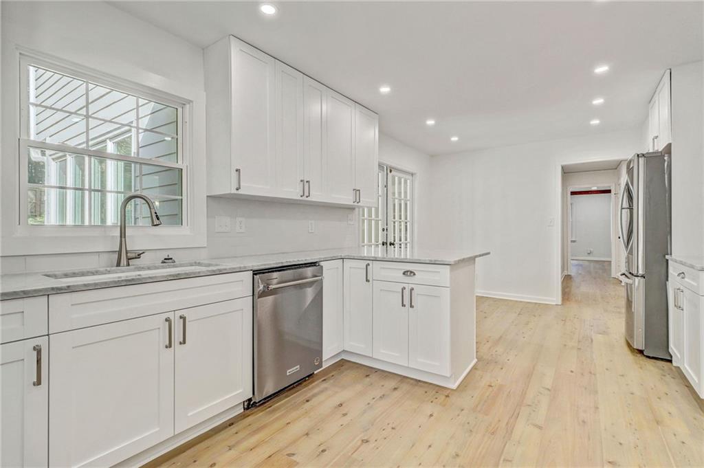 6750 Chesapeake Point, Atlanta, Georgia 30328, 4 Bedrooms Bedrooms, ,3 BathroomsBathrooms,Residential,Sold,6750 Chesapeake Point,7291697