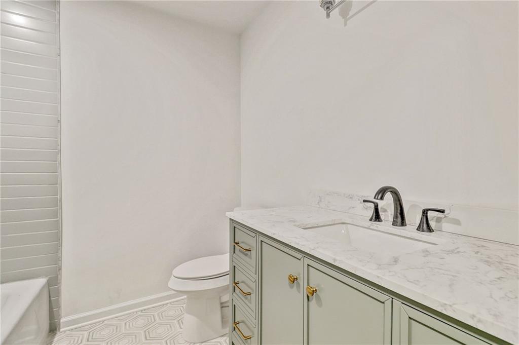 6750 Chesapeake Point, Atlanta, Georgia 30328, 4 Bedrooms Bedrooms, ,3 BathroomsBathrooms,Residential,Sold,6750 Chesapeake Point,7291697