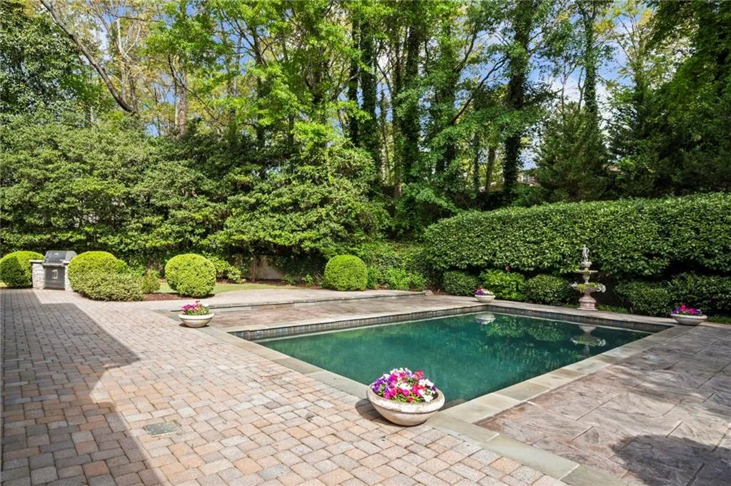 Private and serene, yest excellent for entertaining