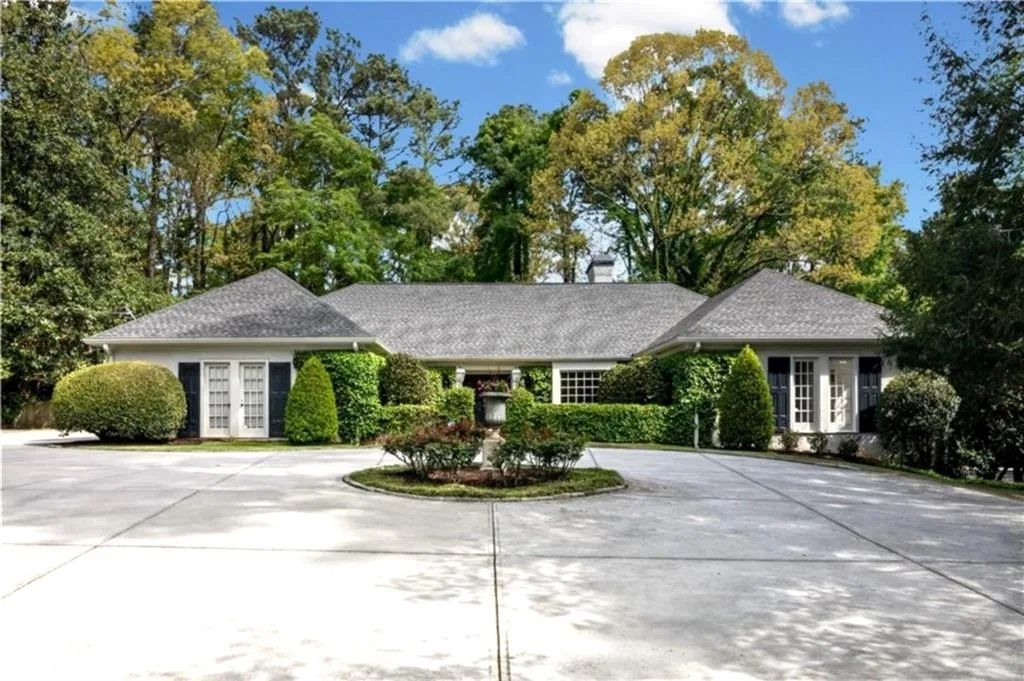 Beautiful European Ranch with pull around driveway