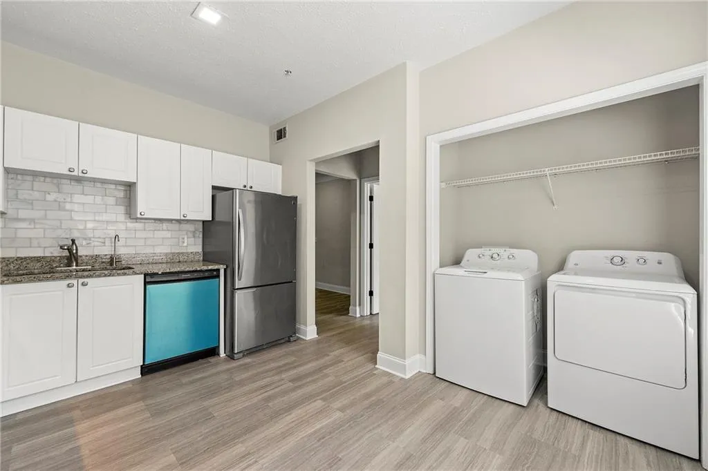 5559 Glenridge Drive Unit 1102, Atlanta, Georgia 30342, 2 Bedrooms Bedrooms, ,2 BathroomsBathrooms,Residential,For Sale,5559 Glenridge Drive Unit 1102,7404719