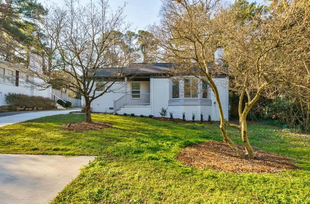 995 Lindbergh Drive, Atlanta, Georgia 30324, 3 Bedrooms Bedrooms, ,2 BathroomsBathrooms,Residential,For Sale,995 Lindbergh Drive,7643174