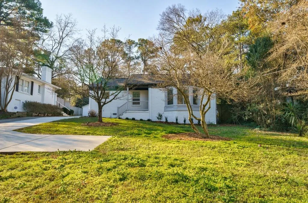 995 Lindbergh Drive, Atlanta, Georgia 30324, 3 Bedrooms Bedrooms, ,2 BathroomsBathrooms,Residential,For Sale,995 Lindbergh Drive,7643174
