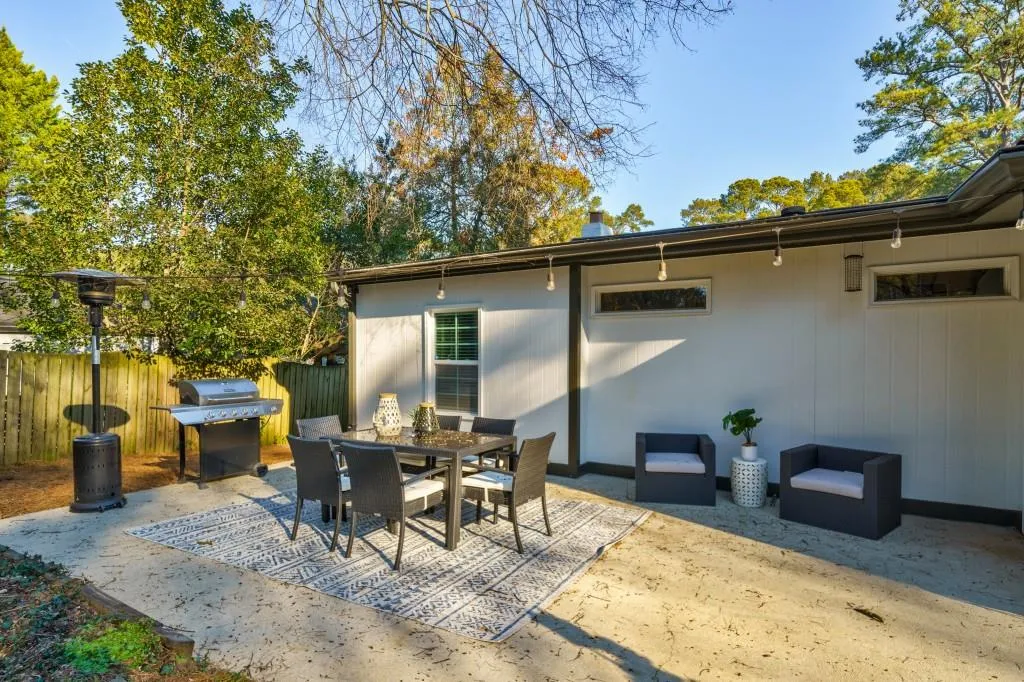995 Lindbergh Drive, Atlanta, Georgia 30324, 3 Bedrooms Bedrooms, ,2 BathroomsBathrooms,Residential,For Sale,995 Lindbergh Drive,7643174
