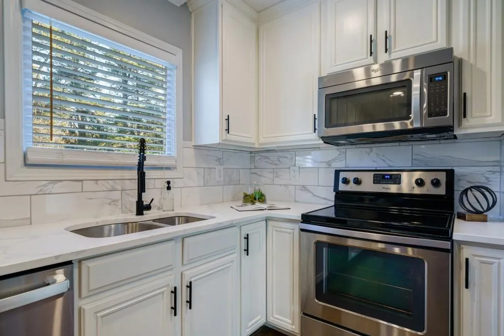 995 Lindbergh Drive, Atlanta, Georgia 30324, 3 Bedrooms Bedrooms, ,2 BathroomsBathrooms,Residential,For Sale,995 Lindbergh Drive,7643174