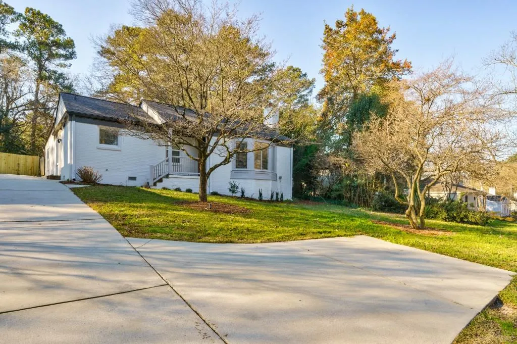 995 Lindbergh Drive, Atlanta, Georgia 30324, 3 Bedrooms Bedrooms, ,2 BathroomsBathrooms,Residential,For Sale,995 Lindbergh Drive,7643174