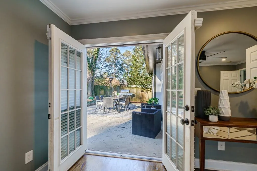 995 Lindbergh Drive, Atlanta, Georgia 30324, 3 Bedrooms Bedrooms, ,2 BathroomsBathrooms,Residential,For Sale,995 Lindbergh Drive,7643174