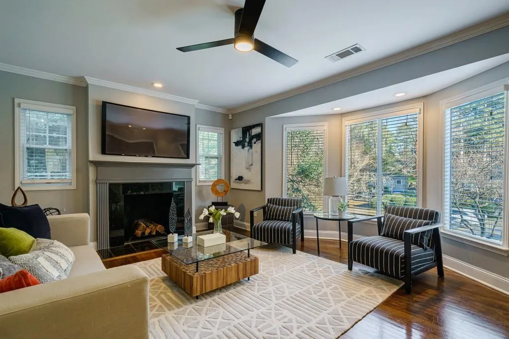 995 Lindbergh Drive, Atlanta, Georgia 30324, 3 Bedrooms Bedrooms, ,2 BathroomsBathrooms,Residential,For Sale,995 Lindbergh Drive,7643174