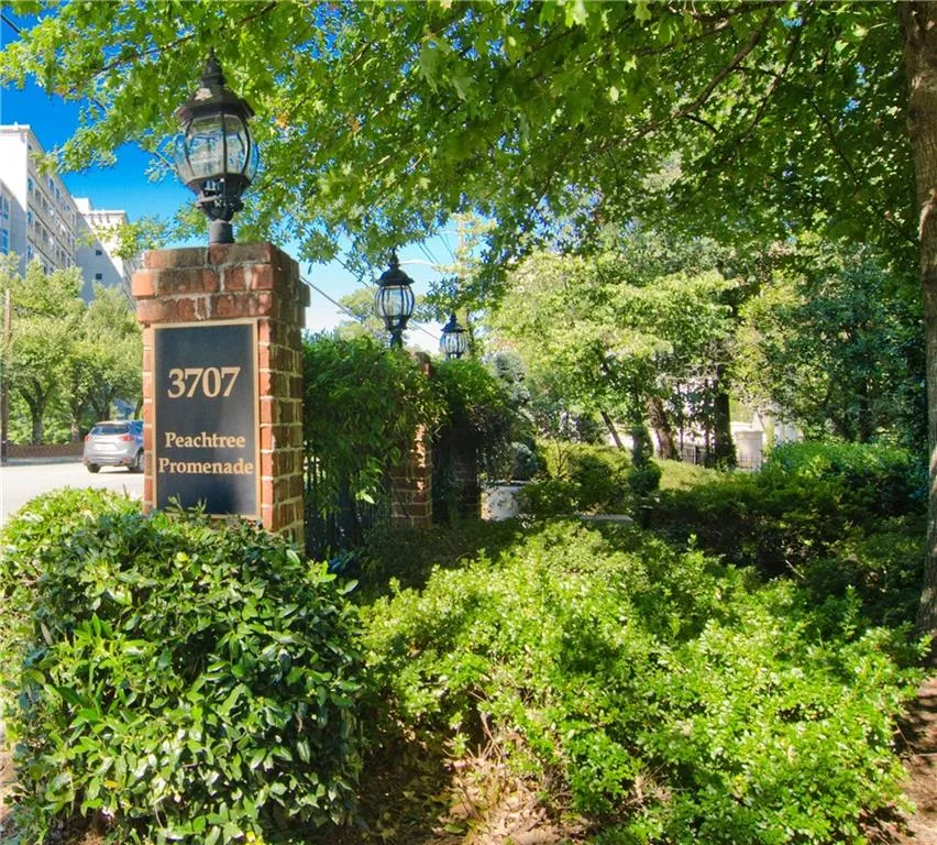 3707 Peachtree Road Ne Unit 12, Atlanta, Georgia 30319, 5 Bedrooms Bedrooms, ,4 BathroomsBathrooms,Residential,Sold,3707 Peachtree Road Ne Unit 12,5886771