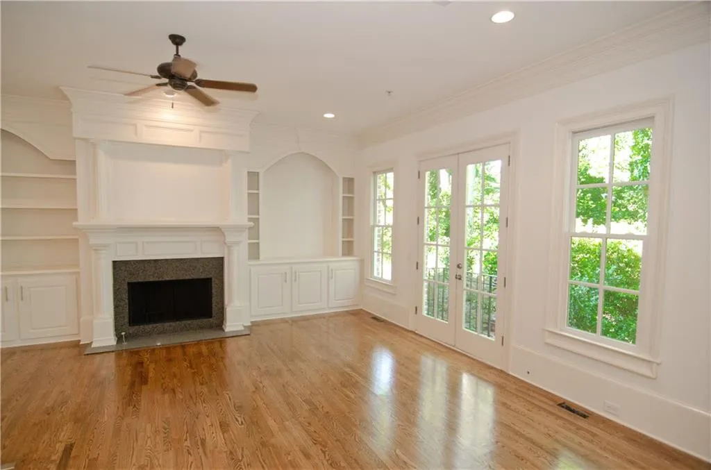 3707 Peachtree Road Ne Unit 12, Atlanta, Georgia 30319, 5 Bedrooms Bedrooms, ,4 BathroomsBathrooms,Residential,Sold,3707 Peachtree Road Ne Unit 12,5886771
