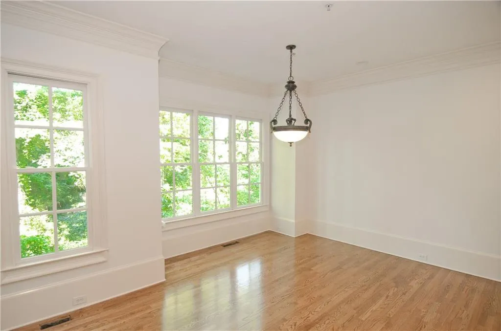 3707 Peachtree Road Ne Unit 12, Atlanta, Georgia 30319, 5 Bedrooms Bedrooms, ,4 BathroomsBathrooms,Residential,Sold,3707 Peachtree Road Ne Unit 12,5886771