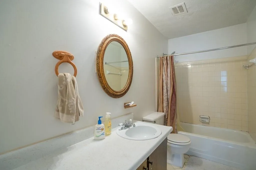 300 Winding River Drive Unit D, Sandy Springs, Georgia 30350, 2 Bedrooms Bedrooms, ,2 BathroomsBathrooms,Residential,Sold,300 Winding River Drive Unit D,6671255