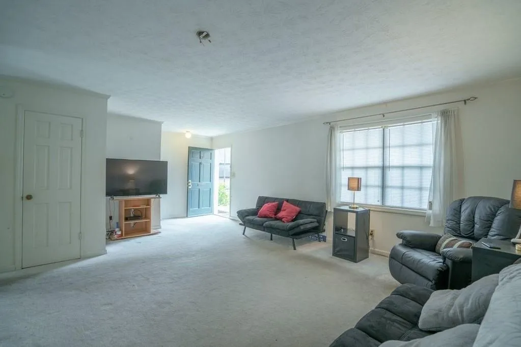 300 Winding River Drive Unit D, Sandy Springs, Georgia 30350, 2 Bedrooms Bedrooms, ,2 BathroomsBathrooms,Residential,Sold,300 Winding River Drive Unit D,6671255