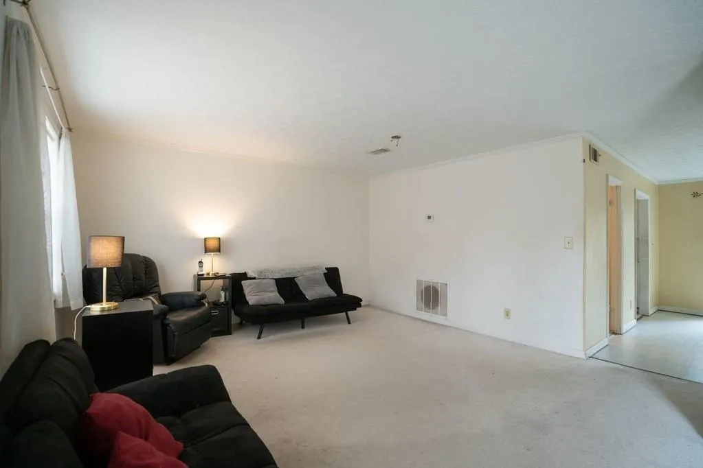 300 Winding River Drive Unit D, Sandy Springs, Georgia 30350, 2 Bedrooms Bedrooms, ,2 BathroomsBathrooms,Residential,Sold,300 Winding River Drive Unit D,6671255