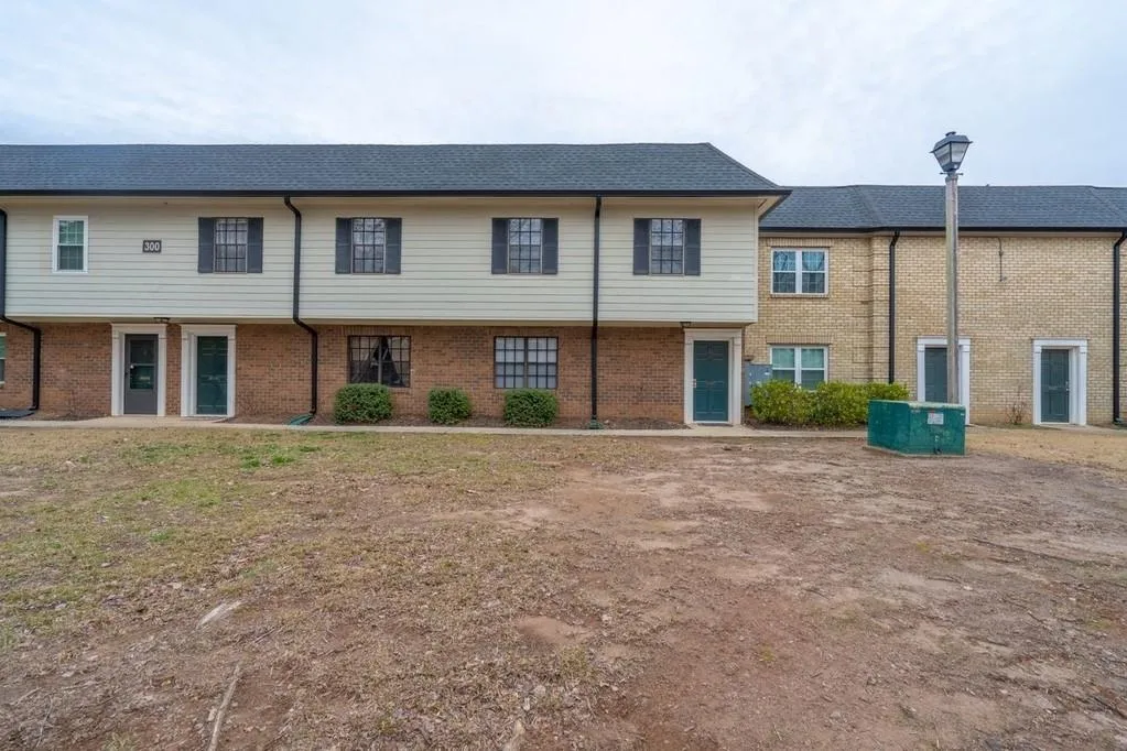 300 Winding River Drive Unit D, Sandy Springs, Georgia 30350, 2 Bedrooms Bedrooms, ,2 BathroomsBathrooms,Residential,Sold,300 Winding River Drive Unit D,6671255