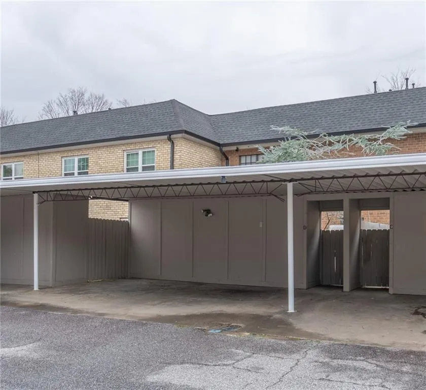 300 Winding River Drive Unit D, Sandy Springs, Georgia 30350, 2 Bedrooms Bedrooms, ,2 BathroomsBathrooms,Residential,Sold,300 Winding River Drive Unit D,6671255