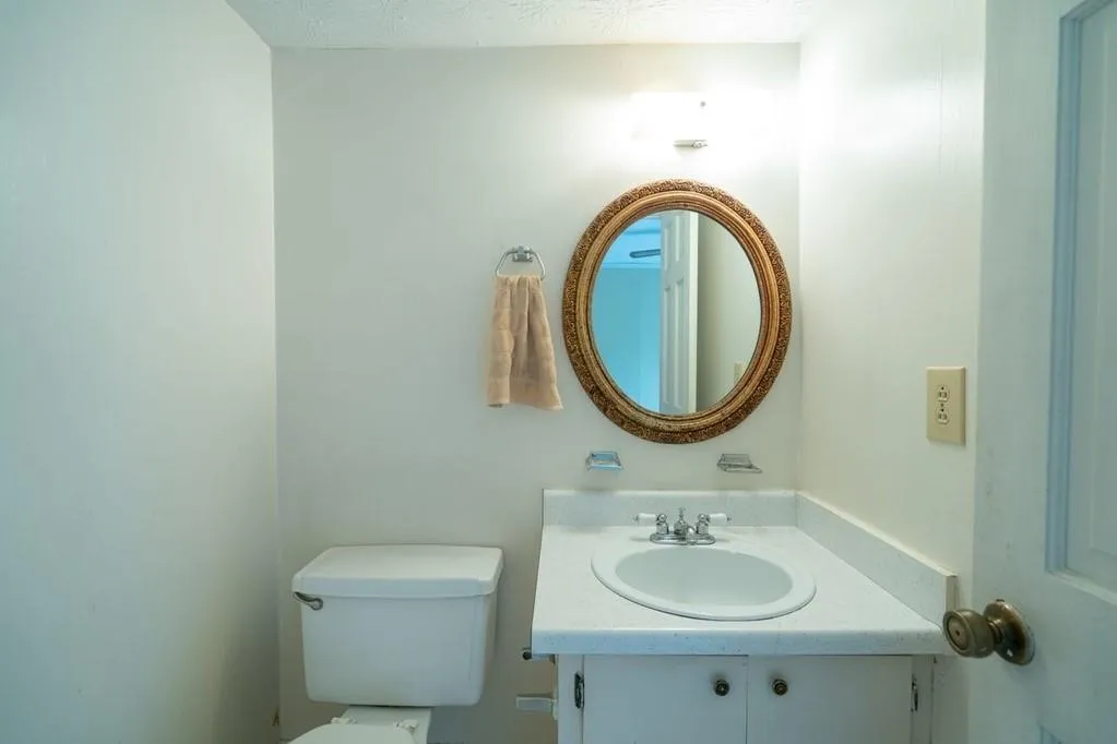 300 Winding River Drive Unit D, Sandy Springs, Georgia 30350, 2 Bedrooms Bedrooms, ,2 BathroomsBathrooms,Residential,Sold,300 Winding River Drive Unit D,6671255