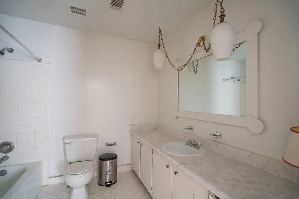 300 Winding River Drive Unit D, Sandy Springs, Georgia 30350, 2 Bedrooms Bedrooms, ,2 BathroomsBathrooms,Residential,Sold,300 Winding River Drive Unit D,6671255