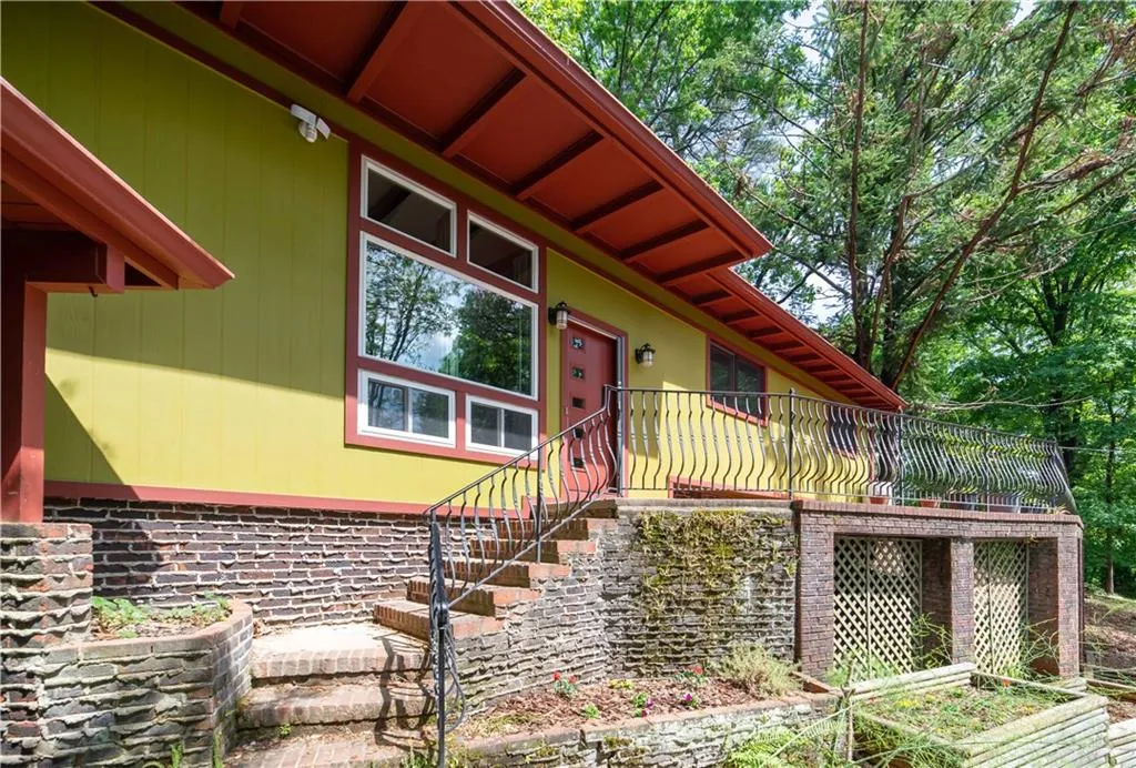 6880 Sunny Brook Lane, Atlanta, Georgia 30328, 3 Bedrooms Bedrooms, ,2 BathroomsBathrooms,Residential,Sold,6880 Sunny Brook Lane,7042159