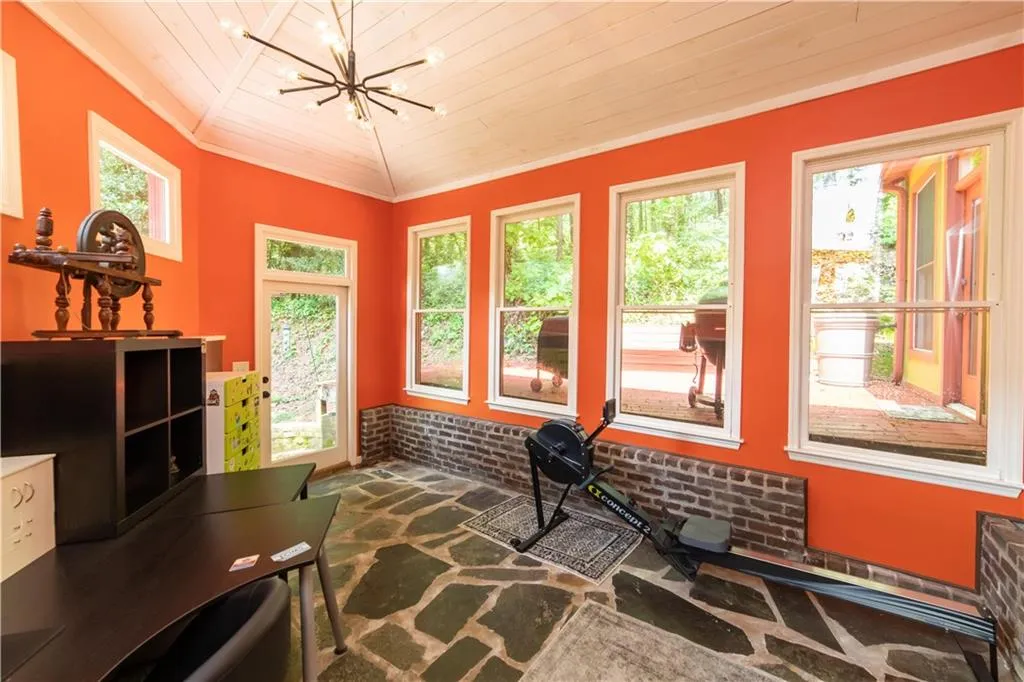 6880 Sunny Brook Lane, Atlanta, Georgia 30328, 3 Bedrooms Bedrooms, ,2 BathroomsBathrooms,Residential,Sold,6880 Sunny Brook Lane,7042159