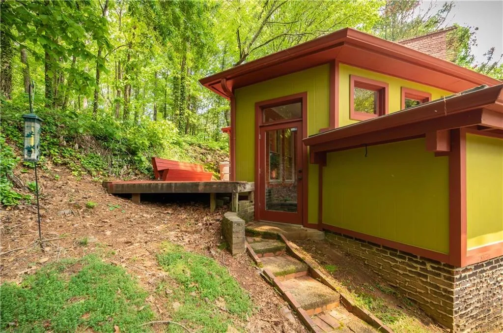 6880 Sunny Brook Lane, Atlanta, Georgia 30328, 3 Bedrooms Bedrooms, ,2 BathroomsBathrooms,Residential,Sold,6880 Sunny Brook Lane,7042159