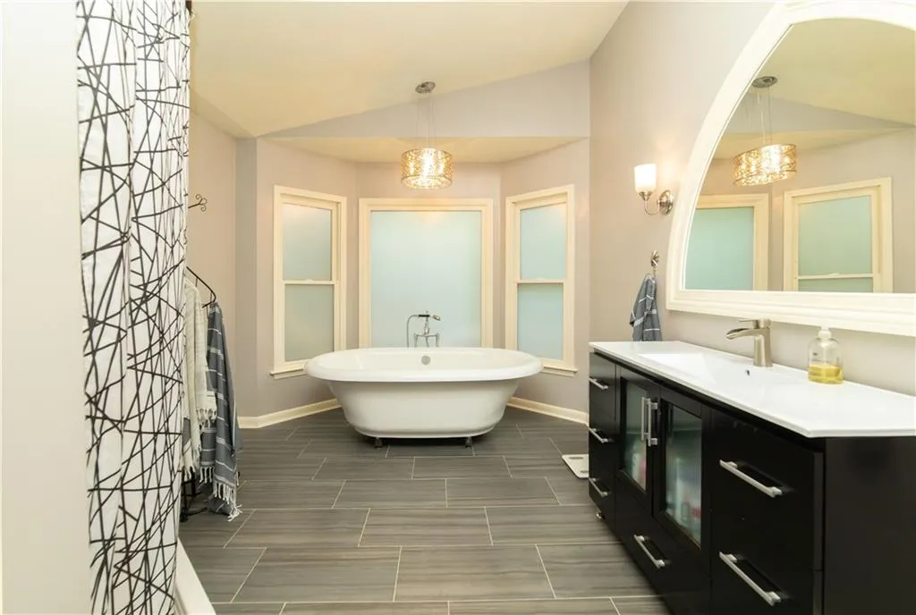 6880 Sunny Brook Lane, Atlanta, Georgia 30328, 3 Bedrooms Bedrooms, ,2 BathroomsBathrooms,Residential,Sold,6880 Sunny Brook Lane,7042159