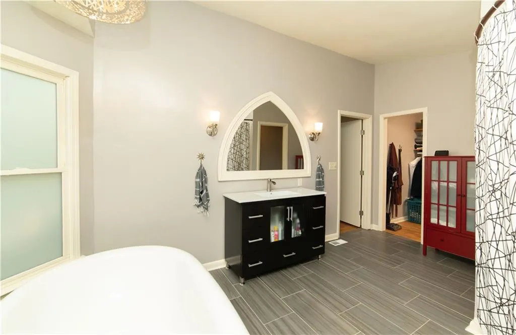6880 Sunny Brook Lane, Atlanta, Georgia 30328, 3 Bedrooms Bedrooms, ,2 BathroomsBathrooms,Residential,Sold,6880 Sunny Brook Lane,7042159
