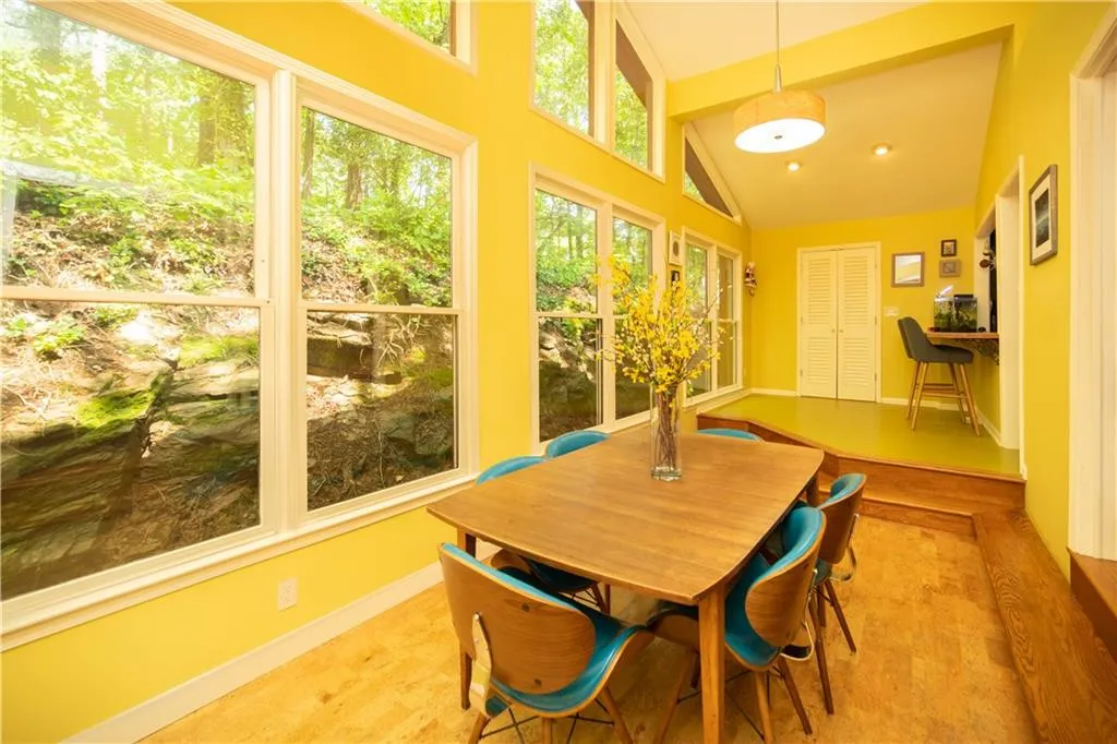 6880 Sunny Brook Lane, Atlanta, Georgia 30328, 3 Bedrooms Bedrooms, ,2 BathroomsBathrooms,Residential,Sold,6880 Sunny Brook Lane,7042159