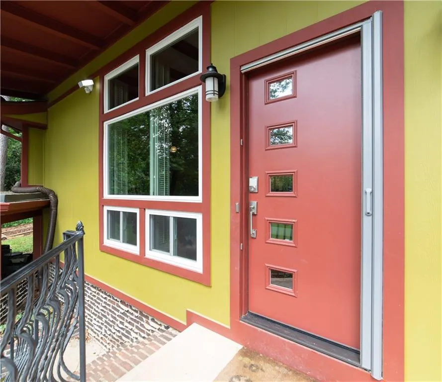6880 Sunny Brook Lane, Atlanta, Georgia 30328, 3 Bedrooms Bedrooms, ,2 BathroomsBathrooms,Residential,Sold,6880 Sunny Brook Lane,7042159