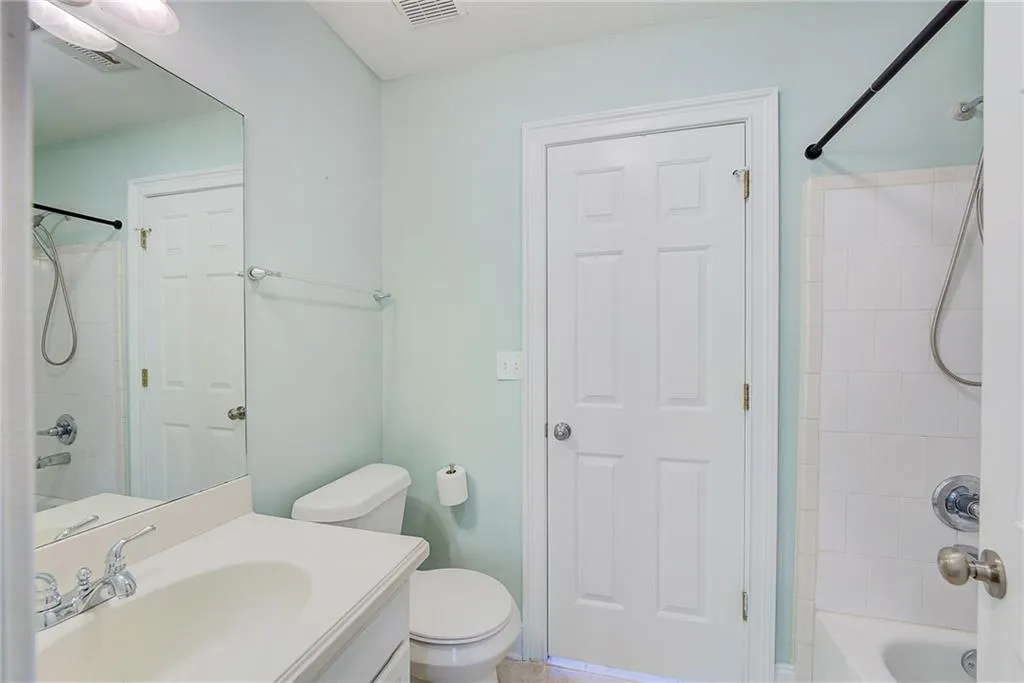 Jack and Jill Full Bath