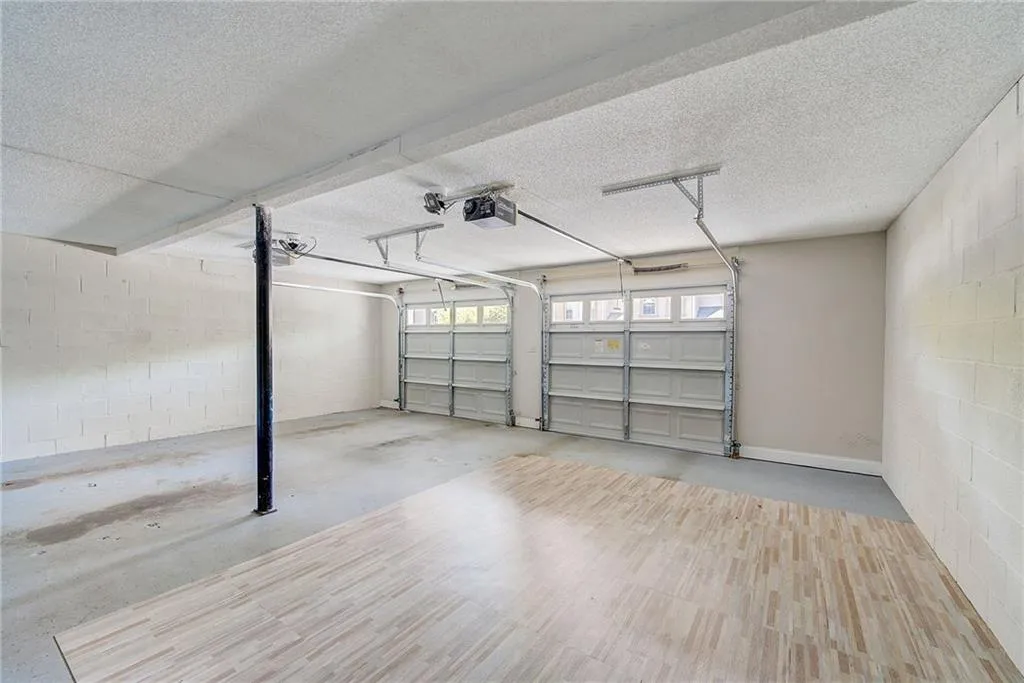 Very Spacious Garage - Removable Flooring for Workout Area