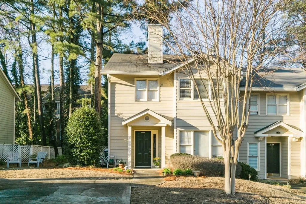 249 Peachtree Hollow Court, Sandy Springs, Georgia 30328, 3 Bedrooms Bedrooms, ,2 BathroomsBathrooms,Residential,Sold,249 Peachtree Hollow Court,6009936