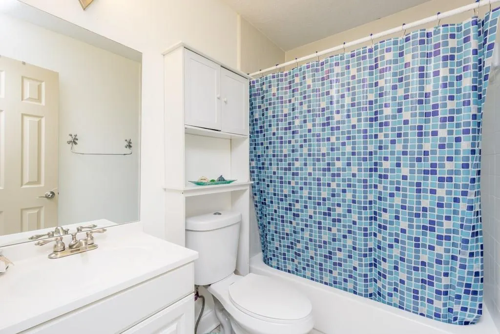 249 Peachtree Hollow Court, Sandy Springs, Georgia 30328, 3 Bedrooms Bedrooms, ,2 BathroomsBathrooms,Residential,Sold,249 Peachtree Hollow Court,6009936