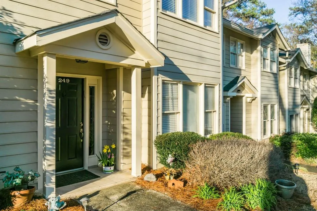 249 Peachtree Hollow Court, Sandy Springs, Georgia 30328, 3 Bedrooms Bedrooms, ,2 BathroomsBathrooms,Residential,Sold,249 Peachtree Hollow Court,6009936