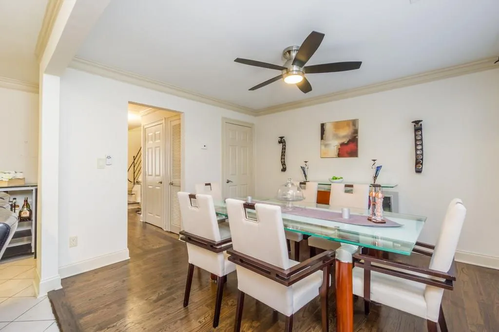 249 Peachtree Hollow Court, Sandy Springs, Georgia 30328, 3 Bedrooms Bedrooms, ,2 BathroomsBathrooms,Residential,Sold,249 Peachtree Hollow Court,6009936