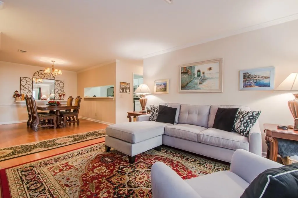 206 Barrington Hills Drive Unit 206, Sandy Springs, Georgia 30350, 3 Bedrooms Bedrooms, ,2 BathroomsBathrooms,Residential,Sold,206 Barrington Hills Drive Unit 206,5628445