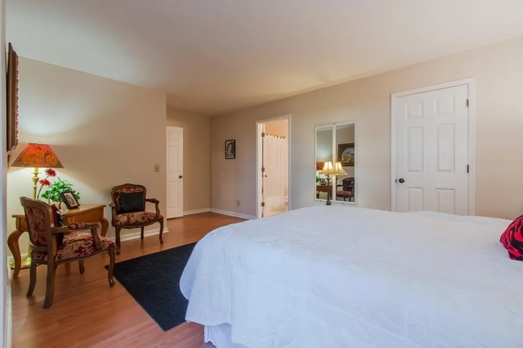 206 Barrington Hills Drive Unit 206, Sandy Springs, Georgia 30350, 3 Bedrooms Bedrooms, ,2 BathroomsBathrooms,Residential,Sold,206 Barrington Hills Drive Unit 206,5628445