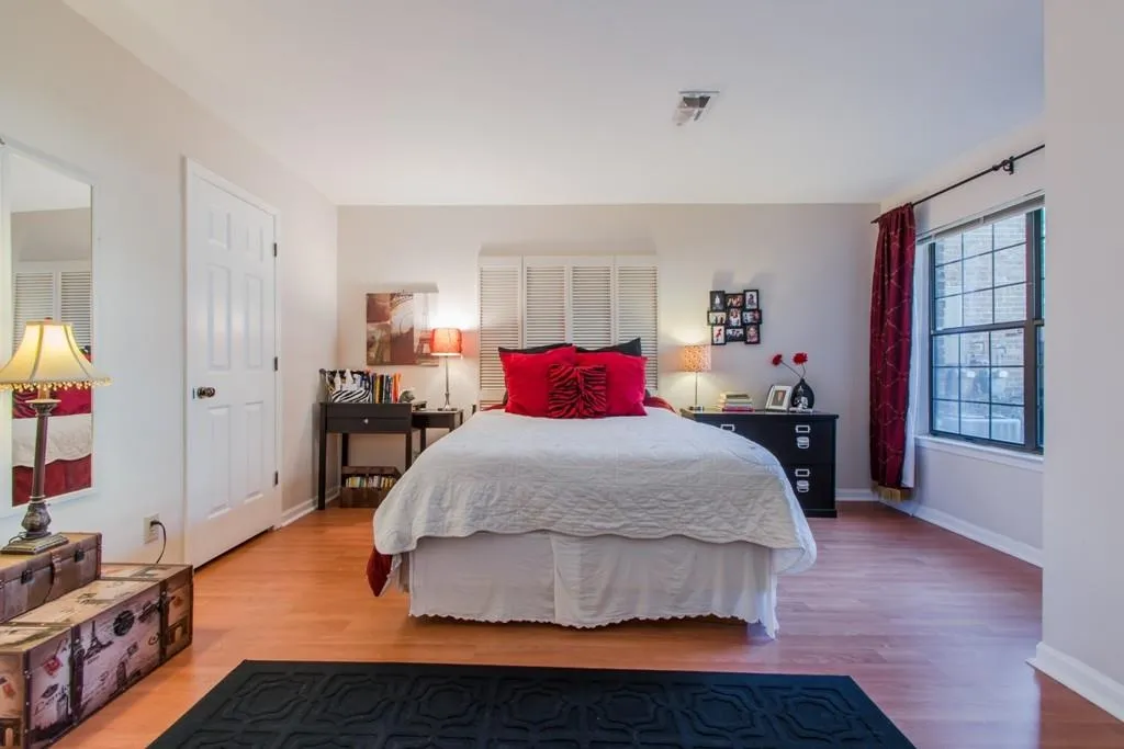 206 Barrington Hills Drive Unit 206, Sandy Springs, Georgia 30350, 3 Bedrooms Bedrooms, ,2 BathroomsBathrooms,Residential,Sold,206 Barrington Hills Drive Unit 206,5628445