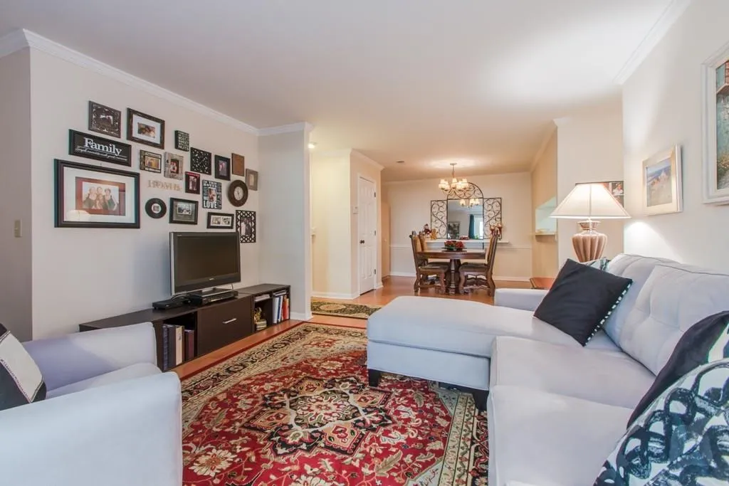 206 Barrington Hills Drive Unit 206, Sandy Springs, Georgia 30350, 3 Bedrooms Bedrooms, ,2 BathroomsBathrooms,Residential,Sold,206 Barrington Hills Drive Unit 206,5628445