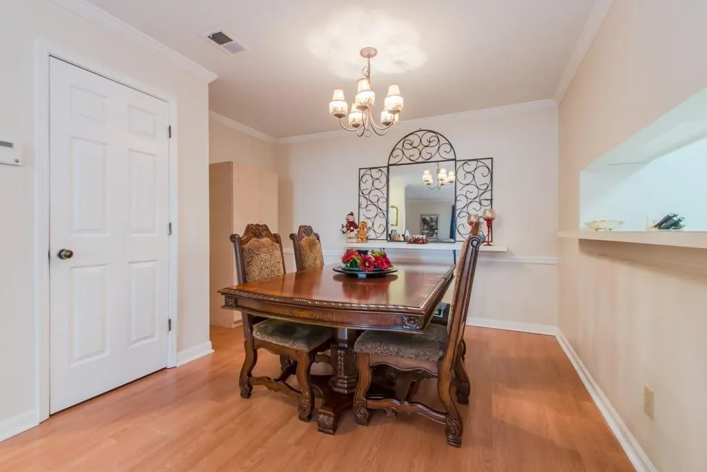 206 Barrington Hills Drive Unit 206, Sandy Springs, Georgia 30350, 3 Bedrooms Bedrooms, ,2 BathroomsBathrooms,Residential,Sold,206 Barrington Hills Drive Unit 206,5628445