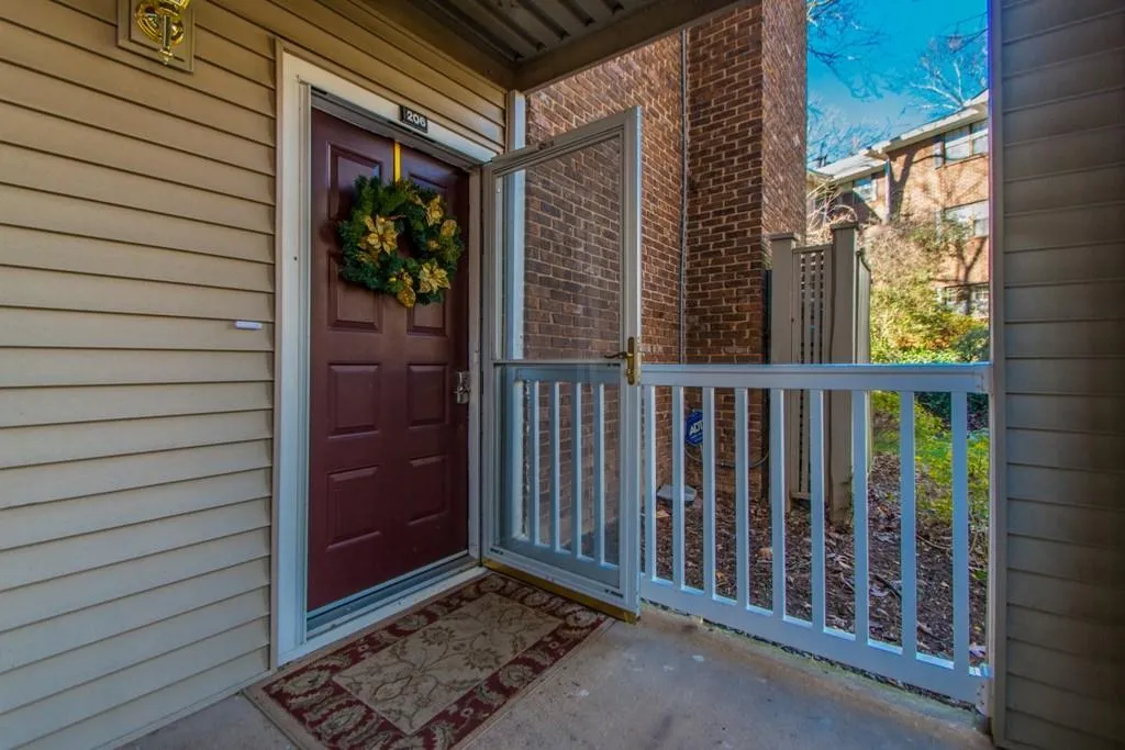 206 Barrington Hills Drive Unit 206, Sandy Springs, Georgia 30350, 3 Bedrooms Bedrooms, ,2 BathroomsBathrooms,Residential,Sold,206 Barrington Hills Drive Unit 206,5628445