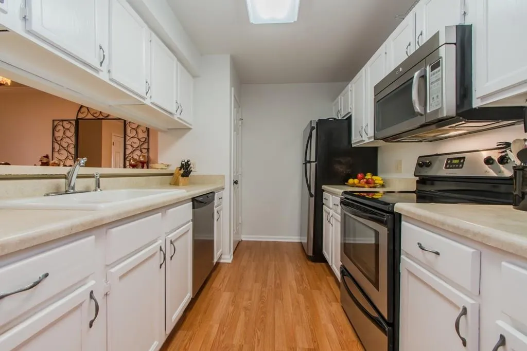 206 Barrington Hills Drive Unit 206, Sandy Springs, Georgia 30350, 3 Bedrooms Bedrooms, ,2 BathroomsBathrooms,Residential,Sold,206 Barrington Hills Drive Unit 206,5628445