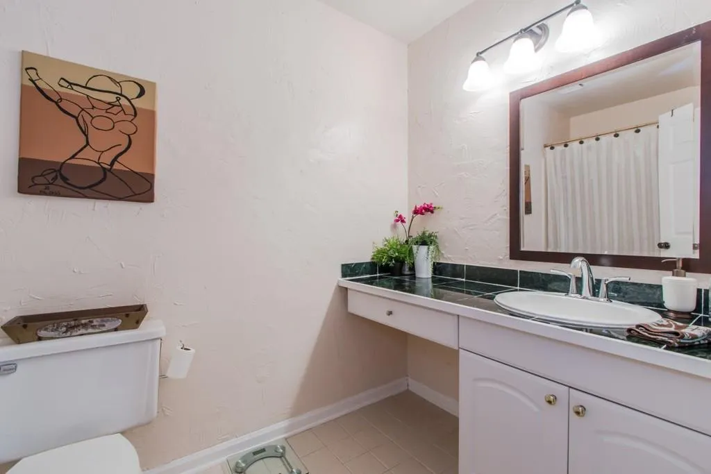 206 Barrington Hills Drive Unit 206, Sandy Springs, Georgia 30350, 3 Bedrooms Bedrooms, ,2 BathroomsBathrooms,Residential,Sold,206 Barrington Hills Drive Unit 206,5628445