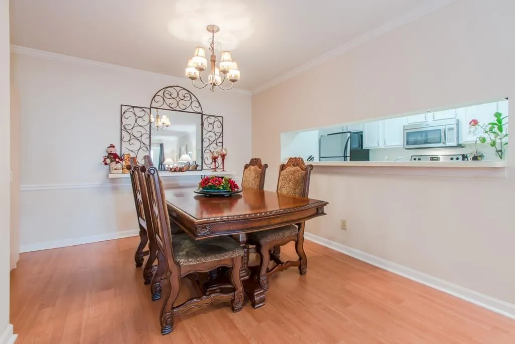 206 Barrington Hills Drive Unit 206, Sandy Springs, Georgia 30350, 3 Bedrooms Bedrooms, ,2 BathroomsBathrooms,Residential,Sold,206 Barrington Hills Drive Unit 206,5628445