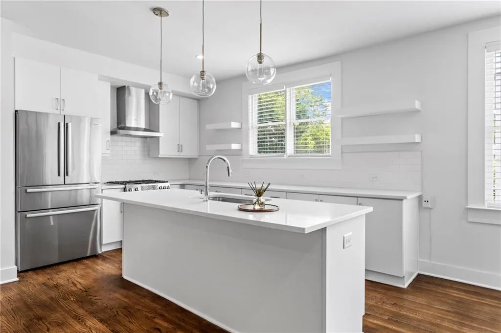 78 Peachtree Memorial Drive Nw Unit 2, Atlanta, Georgia 30309, 2 Bedrooms Bedrooms, ,2 BathroomsBathrooms,Residential,For Sale,78 Peachtree Memorial Drive Nw Unit 2,7616511
