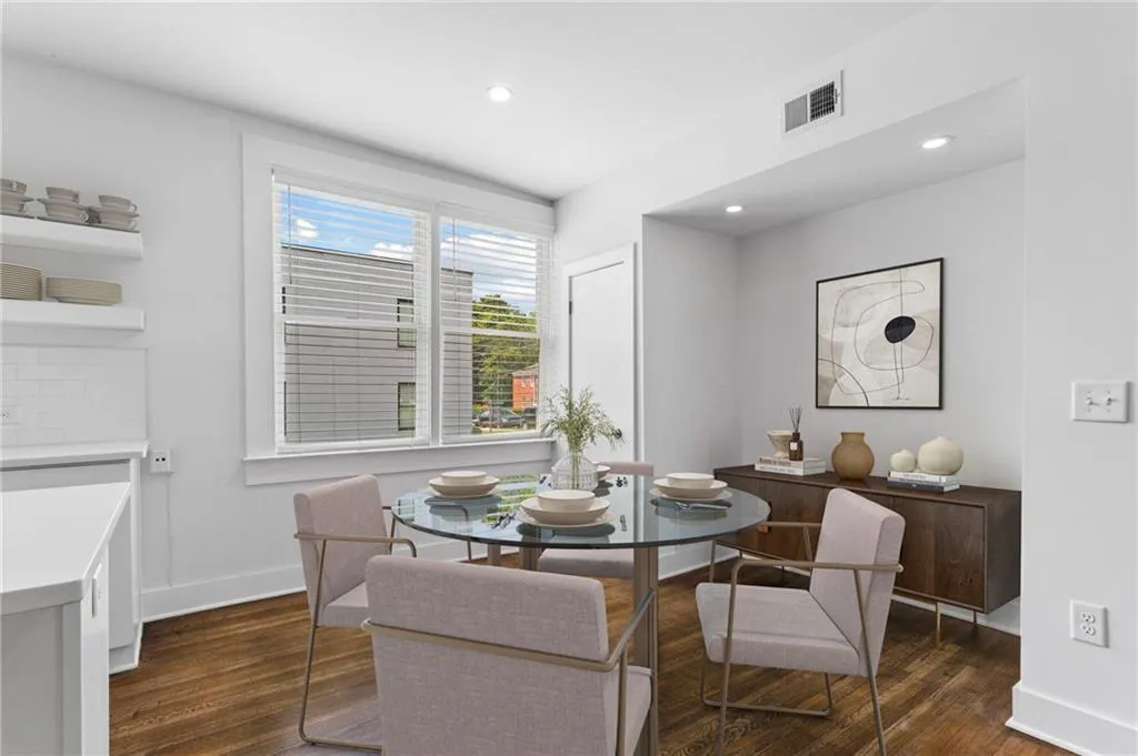 Perfect additional enclave for a dining table if desired.