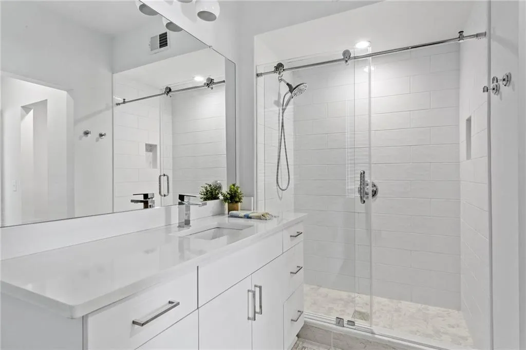 78 Peachtree Memorial Drive Nw Unit 2, Atlanta, Georgia 30309, 2 Bedrooms Bedrooms, ,2 BathroomsBathrooms,Residential,For Sale,78 Peachtree Memorial Drive Nw Unit 2,7616511